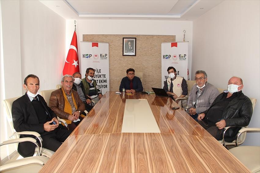  Yalıhüyük’te çiftçilere eğitim veriliyor