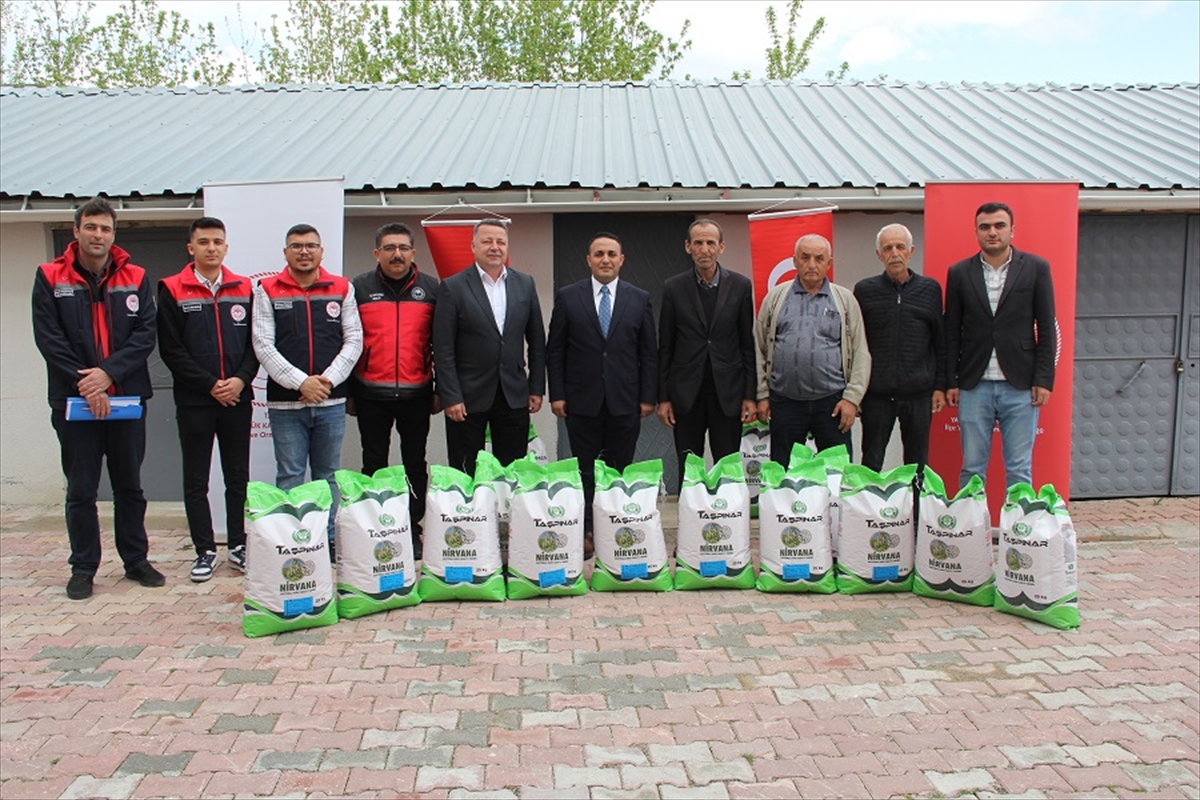 Yalıhüyük'te çiftçilere yağlık kuru fasulye tohumu dağıtıldı