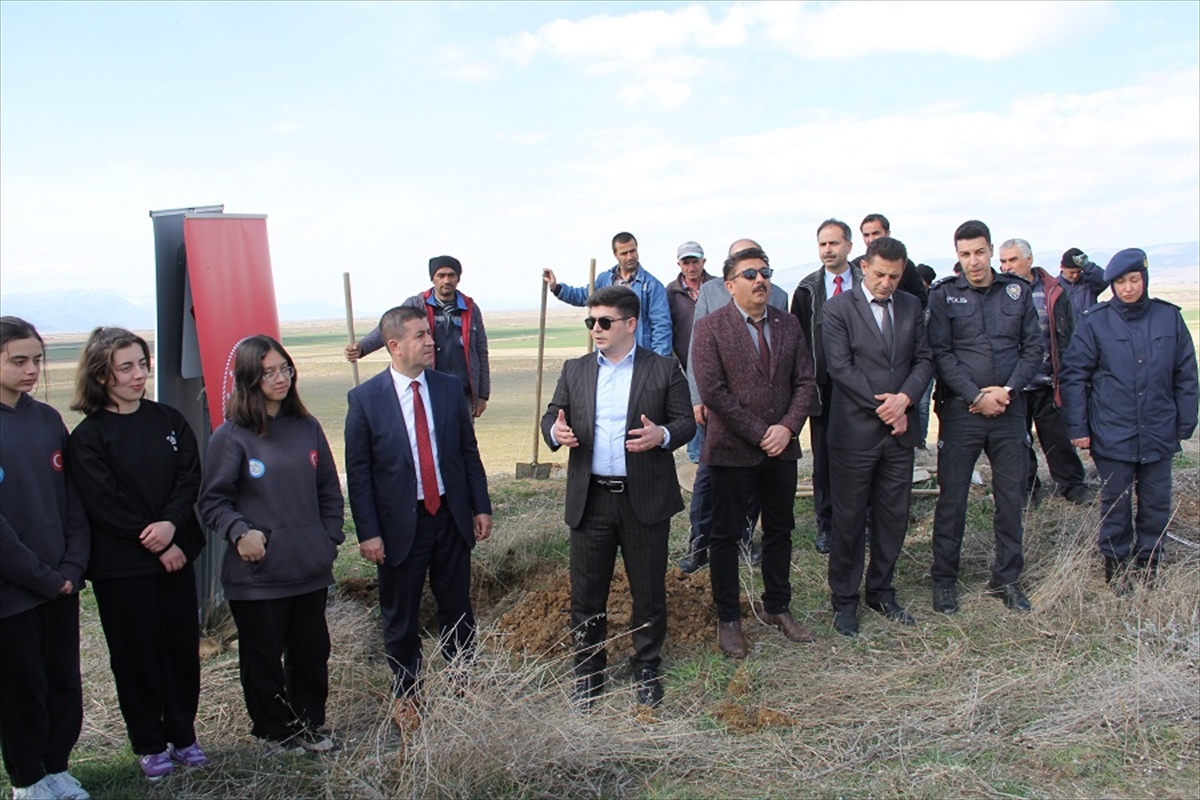 Yalıhüyük'te fidan dikimi yapıldı