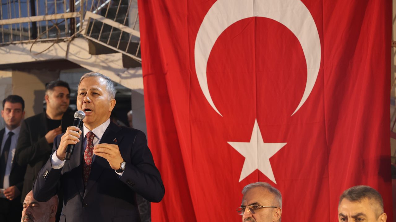 Yerlikaya TikTok'tan hava atıp racon kesenlere işaret etti: "Saklandıkları yerden çıkarıp ceza evine tıkacağız"