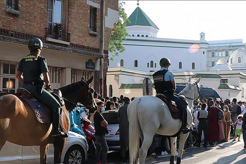 Yıl sonuna kadar 7 cami ve dernek daha kapatılacak