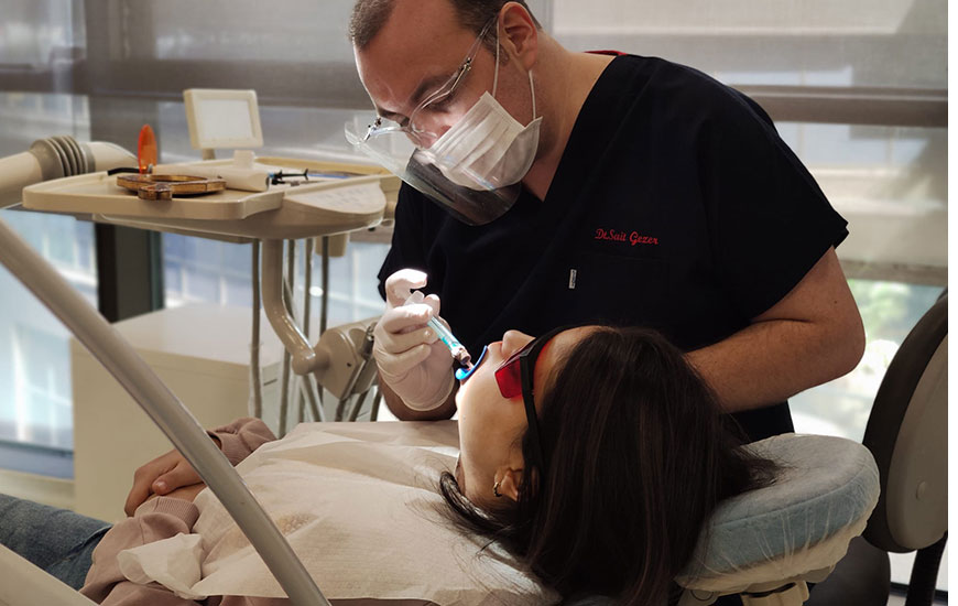 Zirkonyum Kaplama: Uzun Ömürlü ve Dayanıklı Diş Restorasyonu