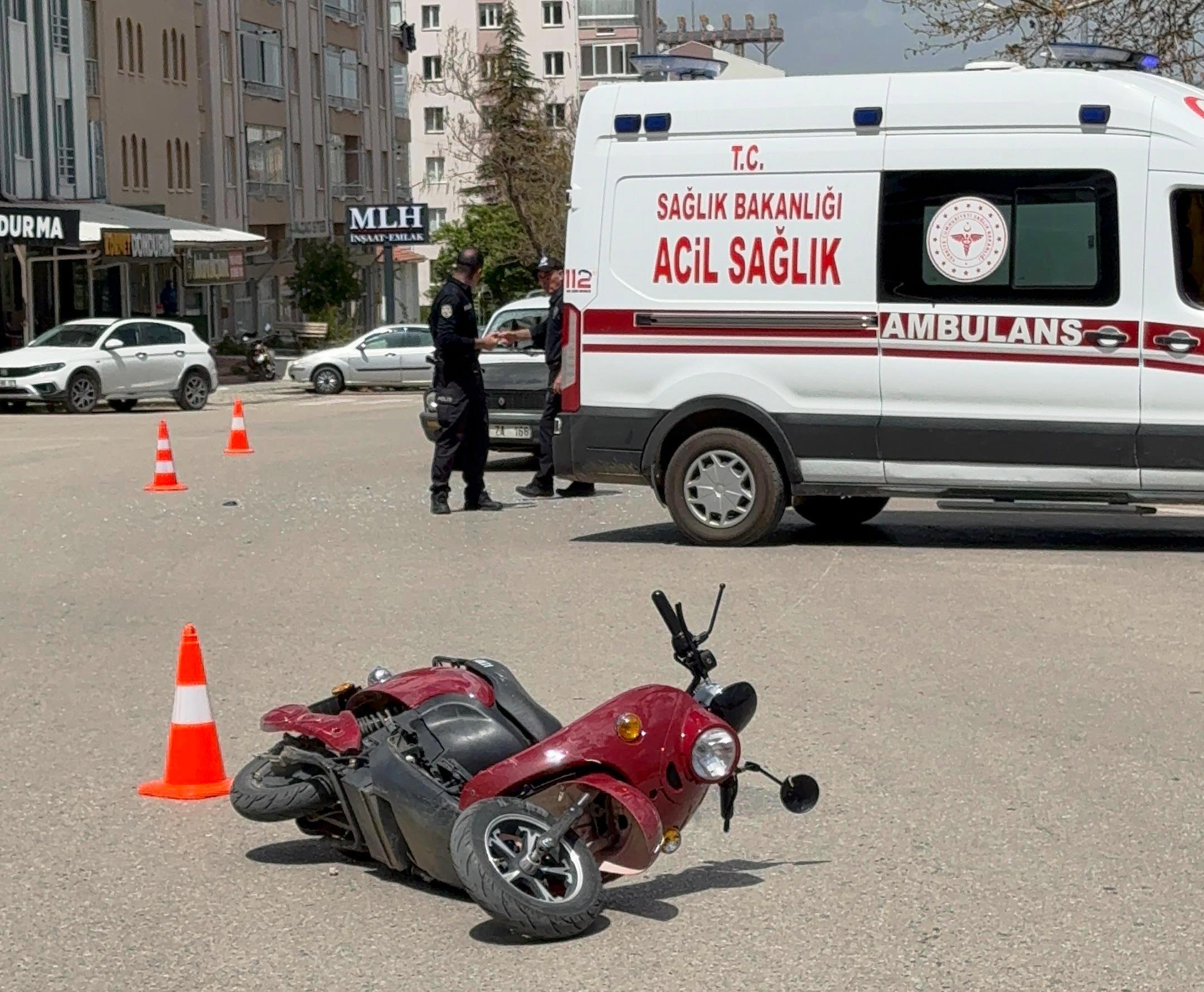 Seydişehir'de Motosiklet ile Otomobil Çarpıştı: 1 Yaralı - Görsel 2
