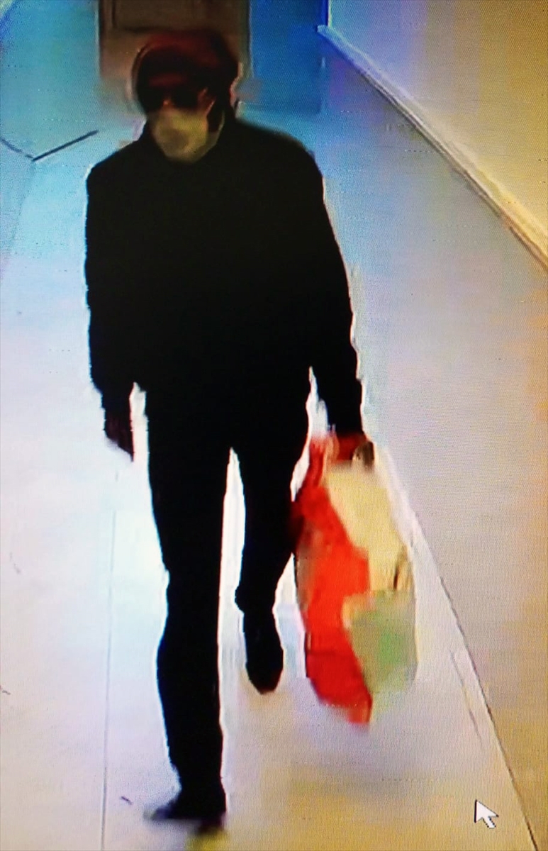 İki kardeşi evlerinde bıçaklayarak öldürdüğü iddia edilen zanlı Sivas'a getirildi - Görsel 1