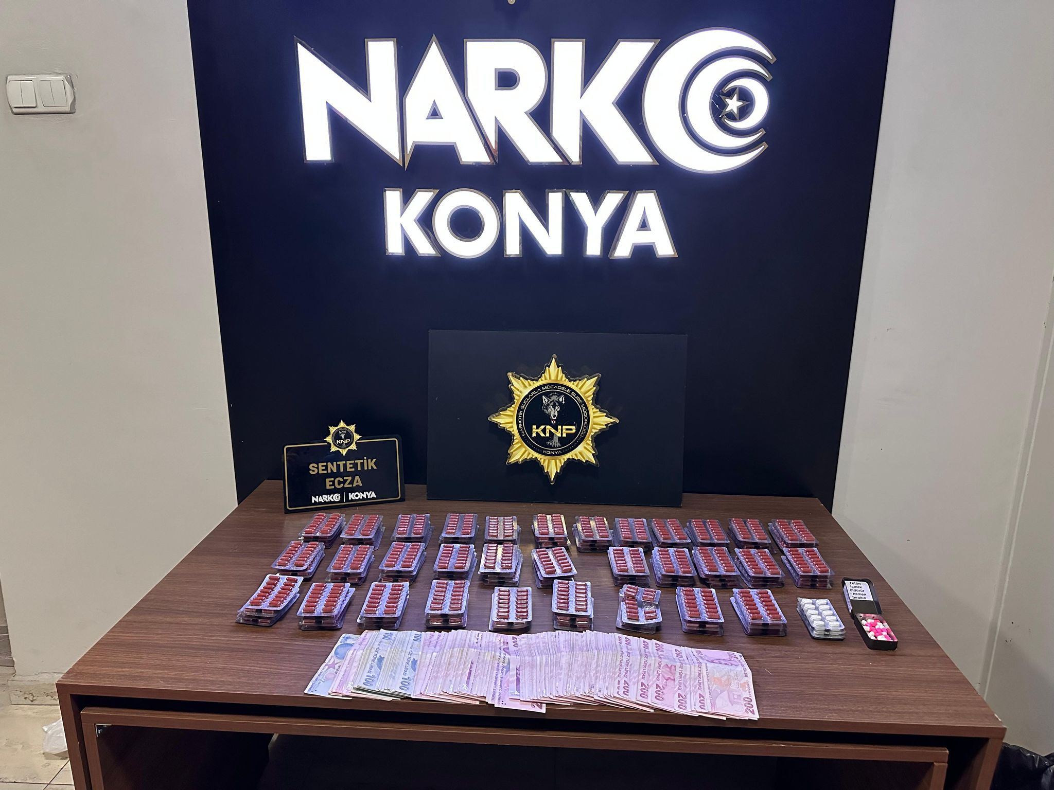 KONYA'DA UYUŞTURUCU TACİRLERİNE GEÇİT YOK: 34 OPERASYONDA 37 TUTUKLAMA - Görsel 3