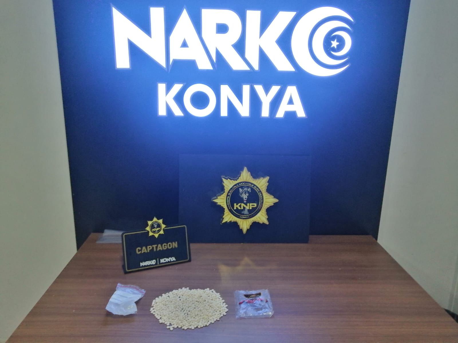 KONYA'DA UYUŞTURUCU TACİRLERİNE GEÇİT YOK: 34 OPERASYONDA 37 TUTUKLAMA - Görsel 4