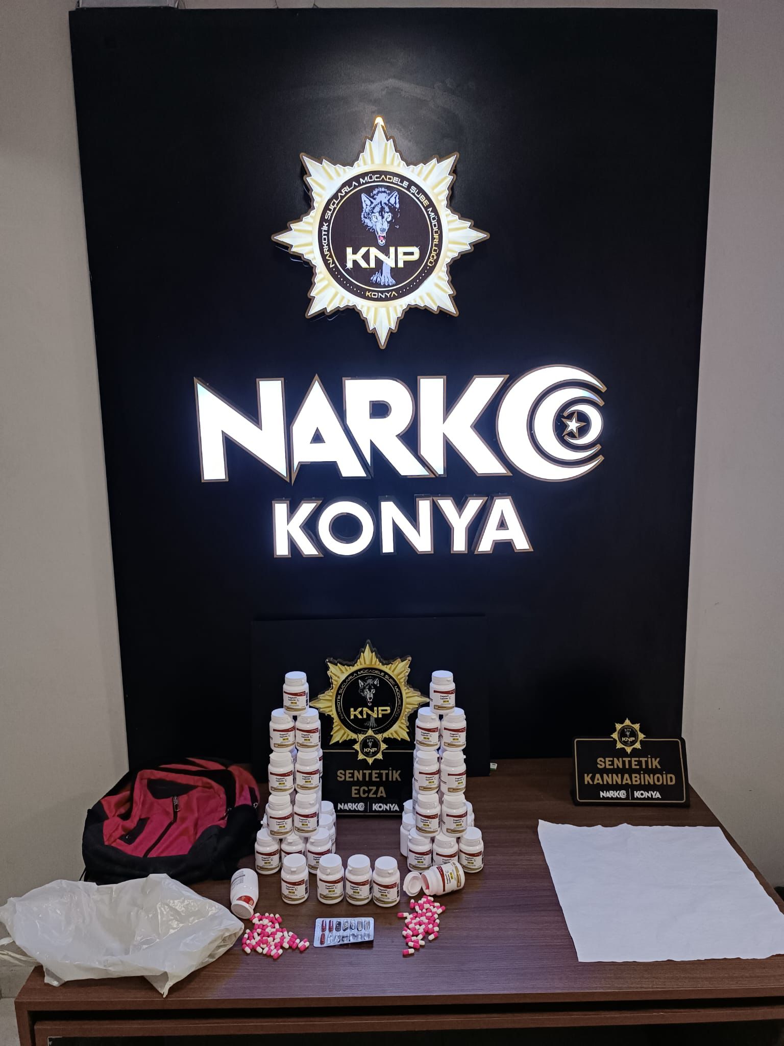 KONYA'DA UYUŞTURUCU TACİRLERİNE GEÇİT YOK: 34 OPERASYONDA 37 TUTUKLAMA - Görsel 5