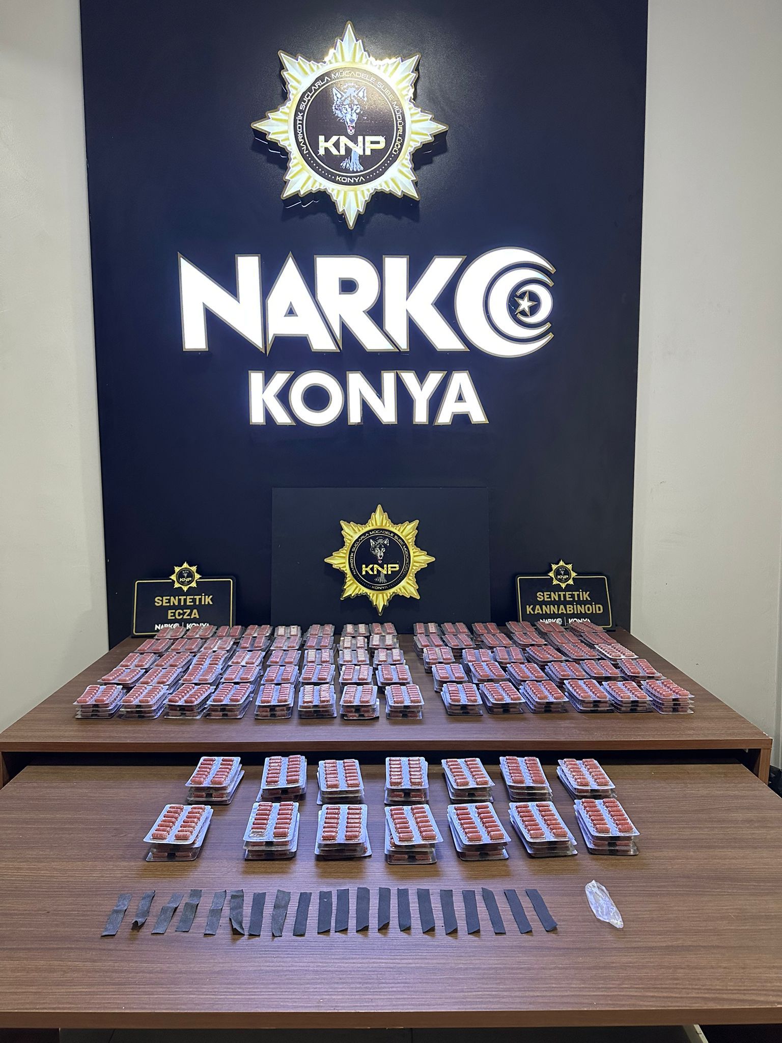 KONYA'DA UYUŞTURUCU TACİRLERİNE GEÇİT YOK: 34 OPERASYONDA 37 TUTUKLAMA - Görsel 7
