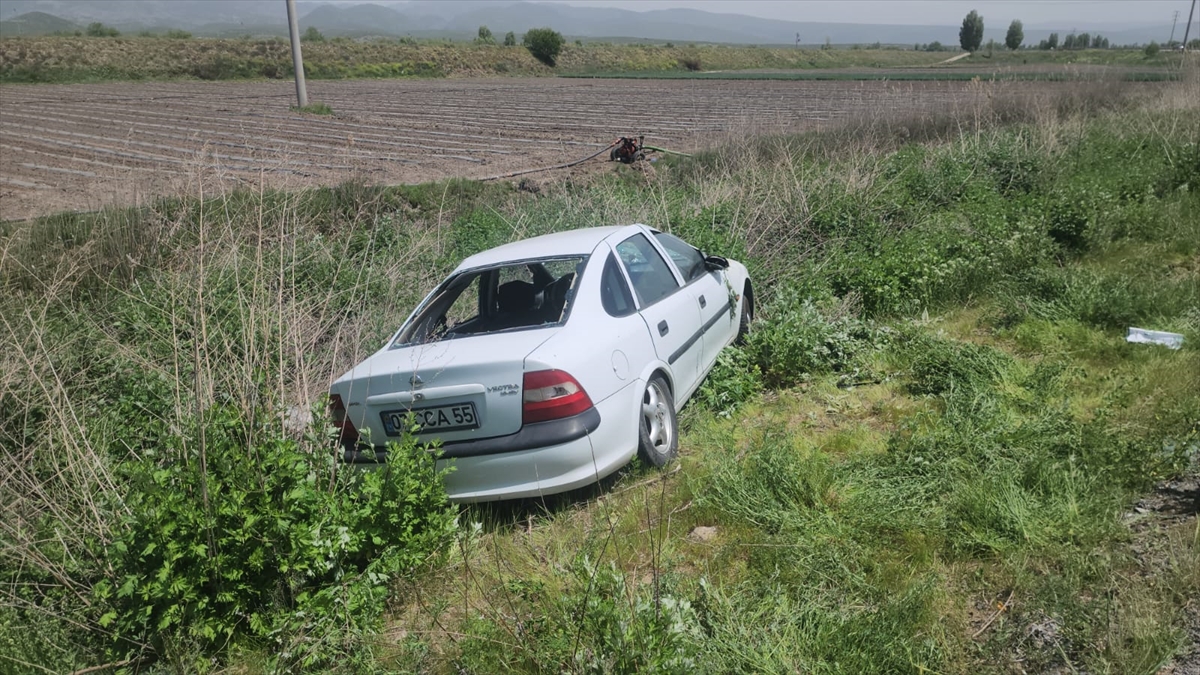 Seydişehir'de şarampole devrilen otomobildeki 2 kişi yaralandı - Görsel 2