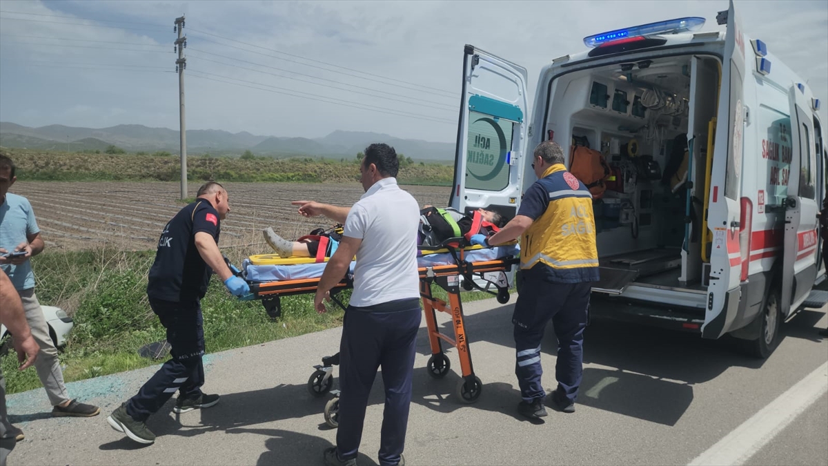  Seydişehir'de şarampole devrilen otomobildeki 2 kişi yaralandı - Görsel 4