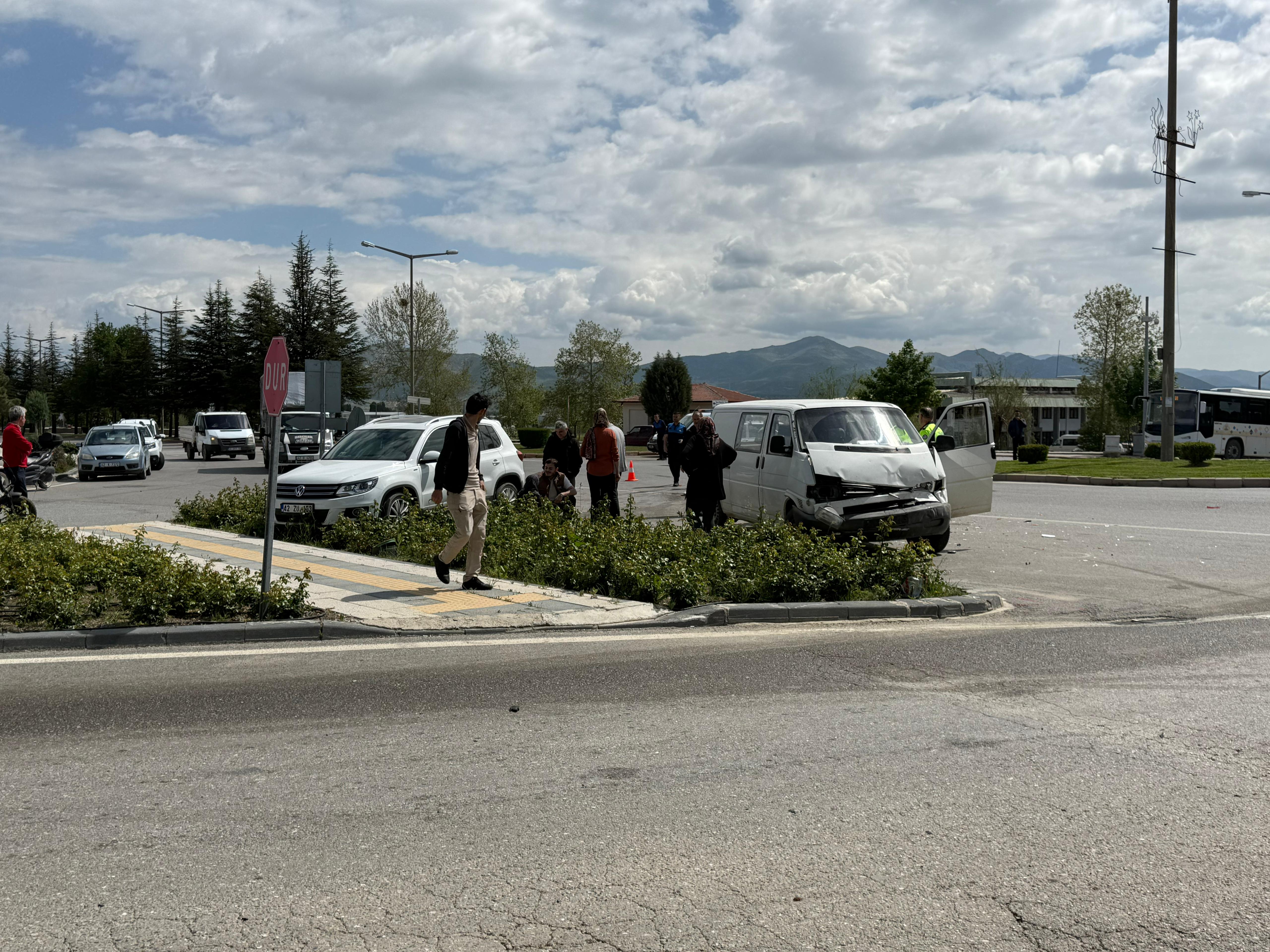 Seydişehir Otogar Kavşağı'nda Trafik Kazası: 2 Yaralı - Görsel 3