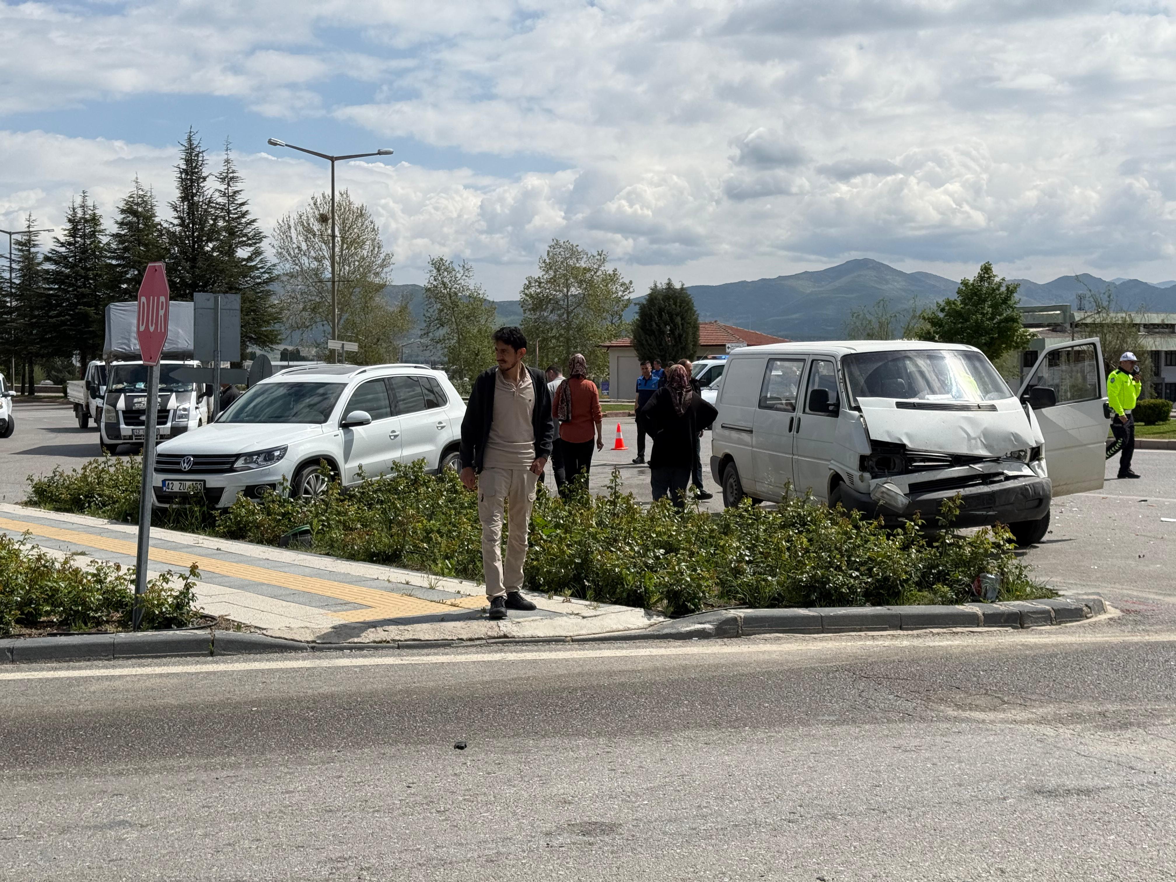 Seydişehir Otogar Kavşağı'nda Trafik Kazası: 2 Yaralı - Görsel 4