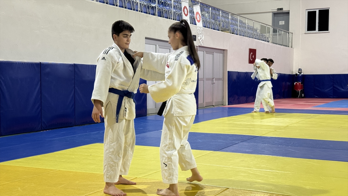 Konyalı Milli judocu Fatma Zehra Meki, kazandığı altın madalyayı Filistinlilere armağan etti - Görsel 2