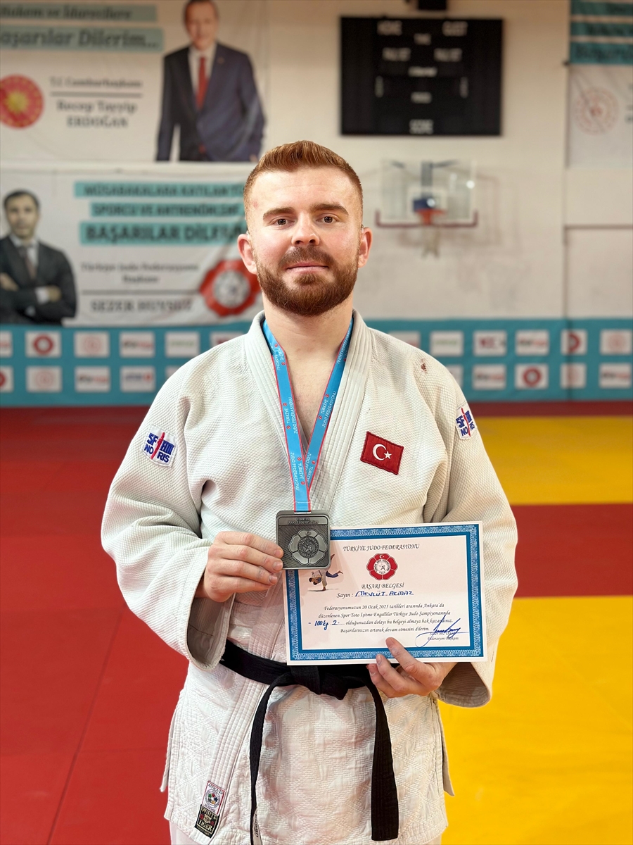 İşitme engelli milli judocu öğretmen, öğrencilerine "yol gösteriyor" - Görsel 7