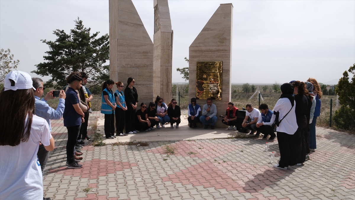 Konya'da 28 yıl önce trafik kazasında hayatını kaybedenler anıldı - Görsel 1
