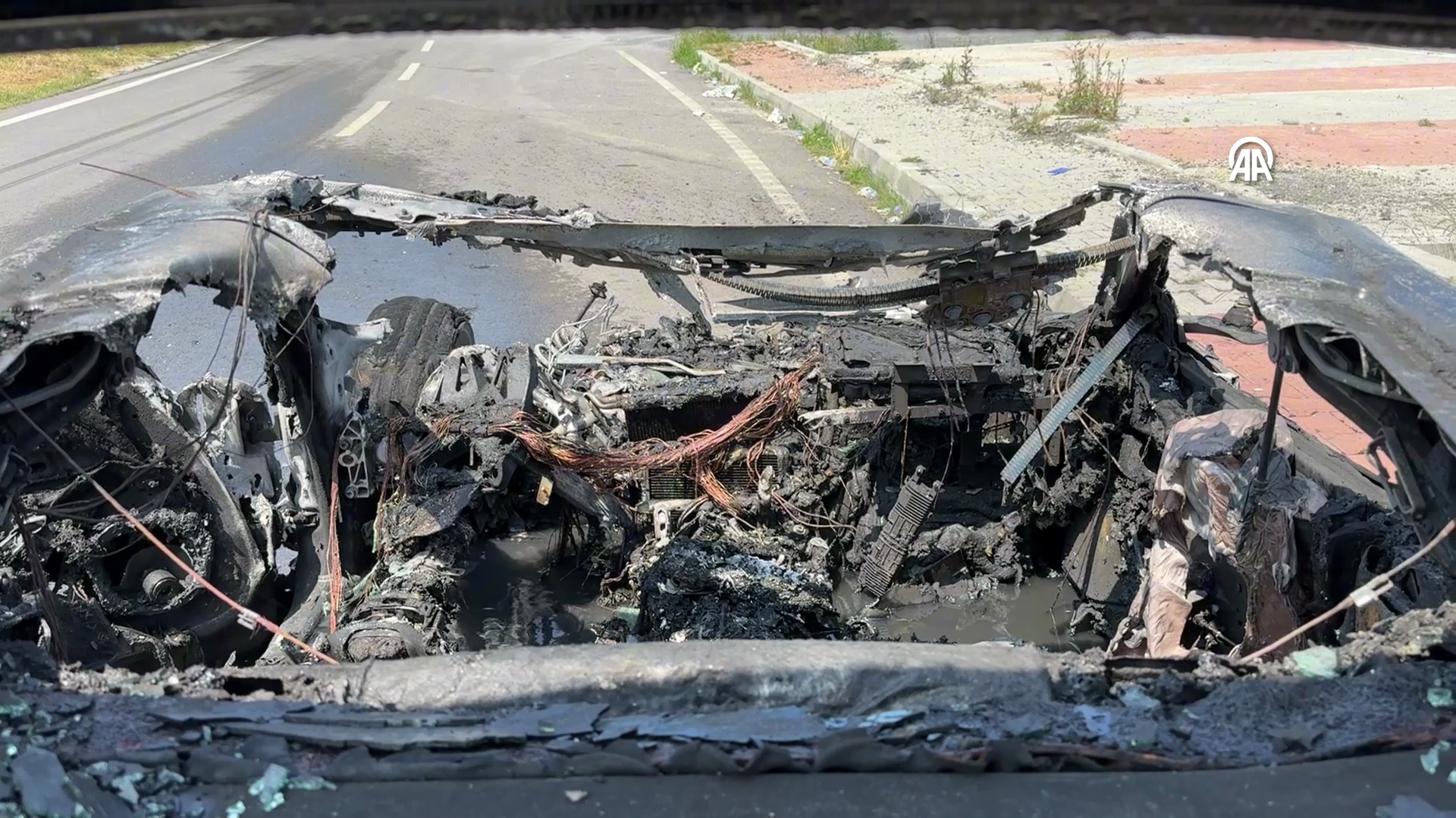 Eyüpsultan'da seyir halindeki lüks otomobil yandı - Görsel 2