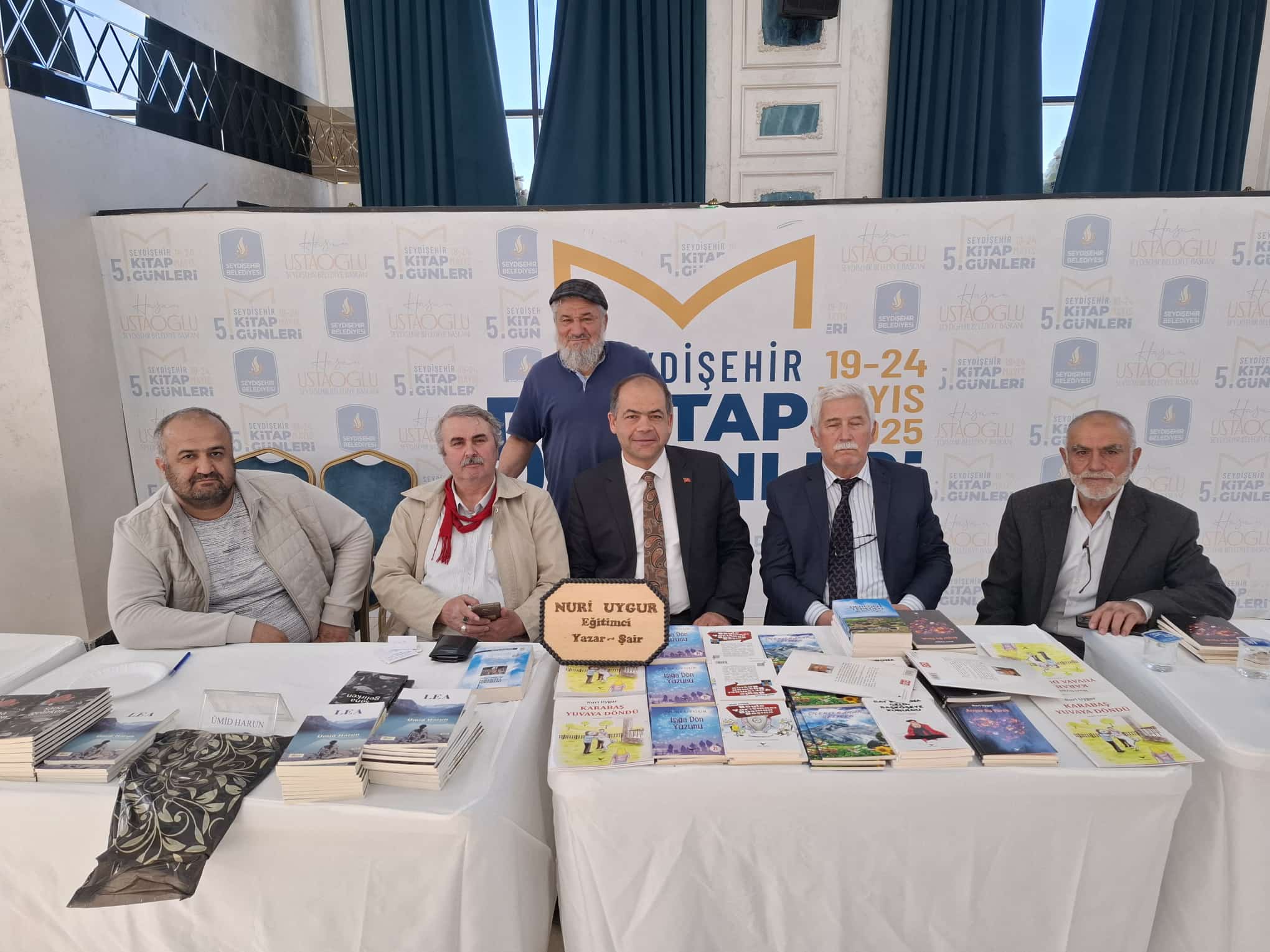 YAZARLAR İMZA VE SÖYLEŞİLERİNE DEVAM EDİYOR  - Görsel 4