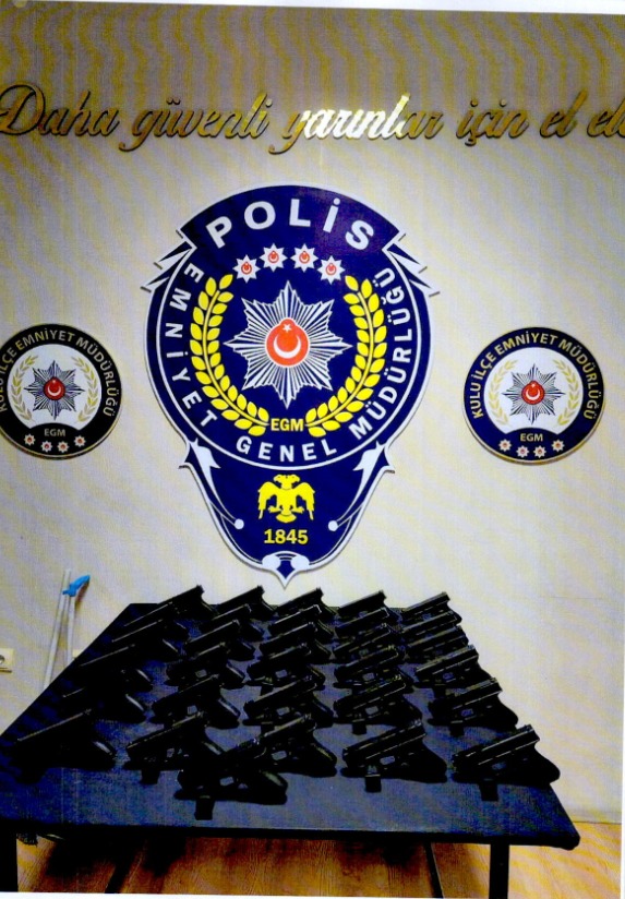 KONYA’DA SİLAH KAÇAKÇILARINA DARBE: ÇOK SAYIDA SİLAH VE PARÇA ELE GEÇİRİLDİ - Görsel 3