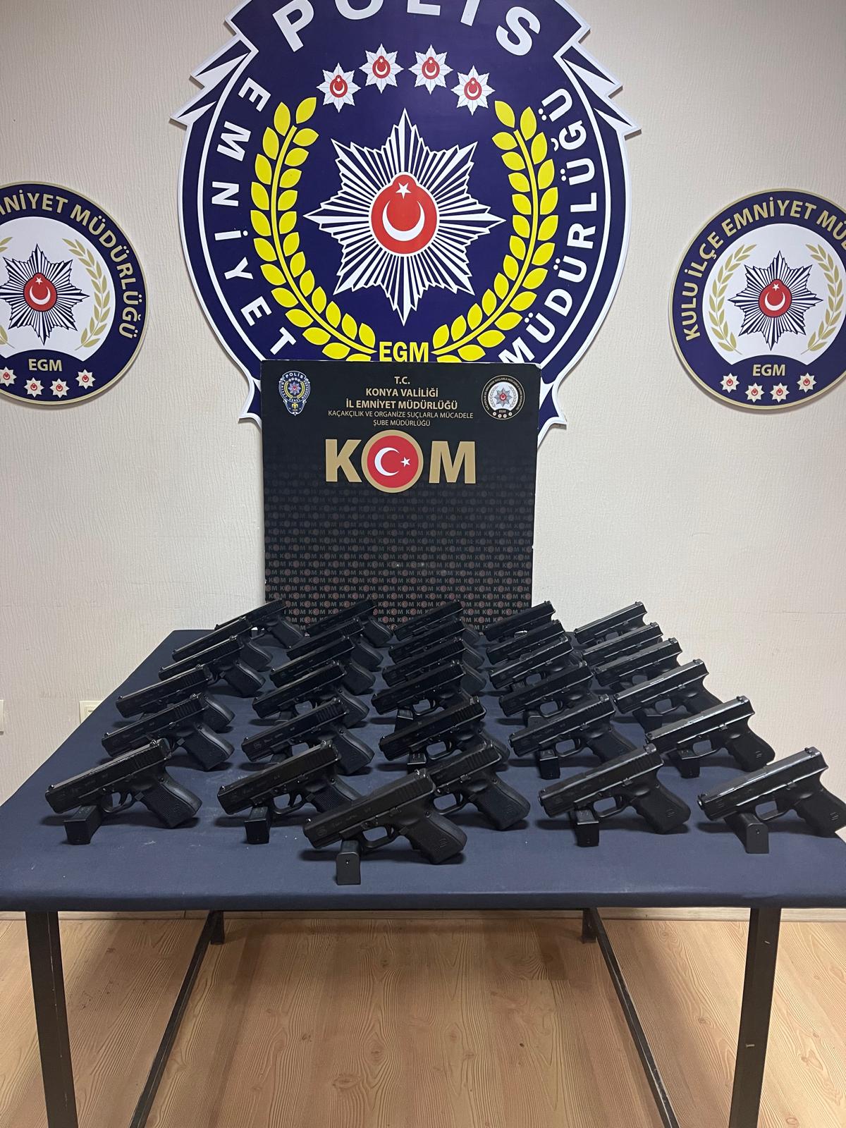 KONYA’DA SİLAH KAÇAKÇILARINA DARBE: ÇOK SAYIDA SİLAH VE PARÇA ELE GEÇİRİLDİ - Görsel 4