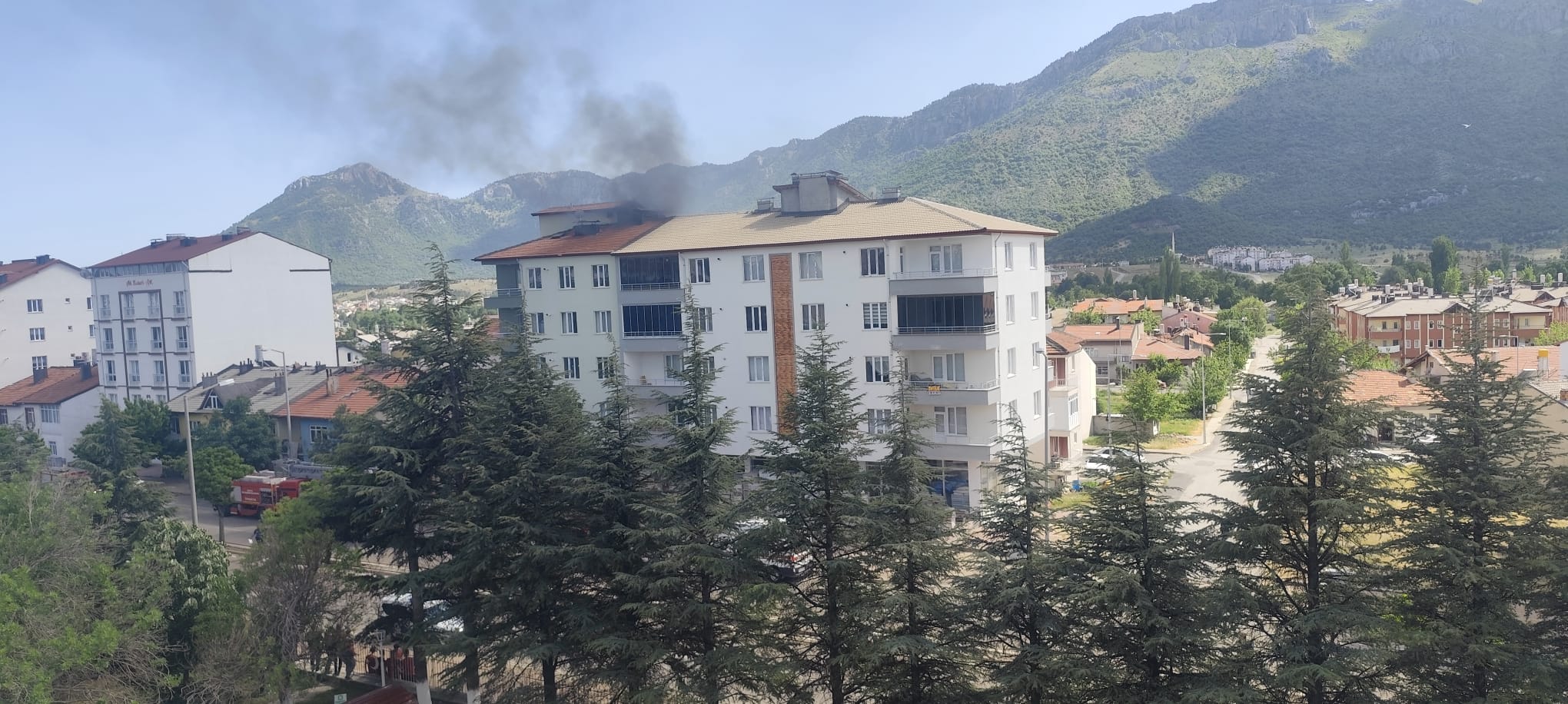 Seydişehir'de Beş Katlı Binanın Zemin katında Çıkan Yangına Müdahale Ediliyor - Görsel 3