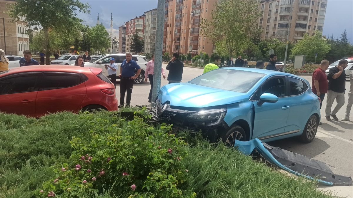 Seydişehir'de trafik kazasında 2 kişi yaralandı - Görsel 5