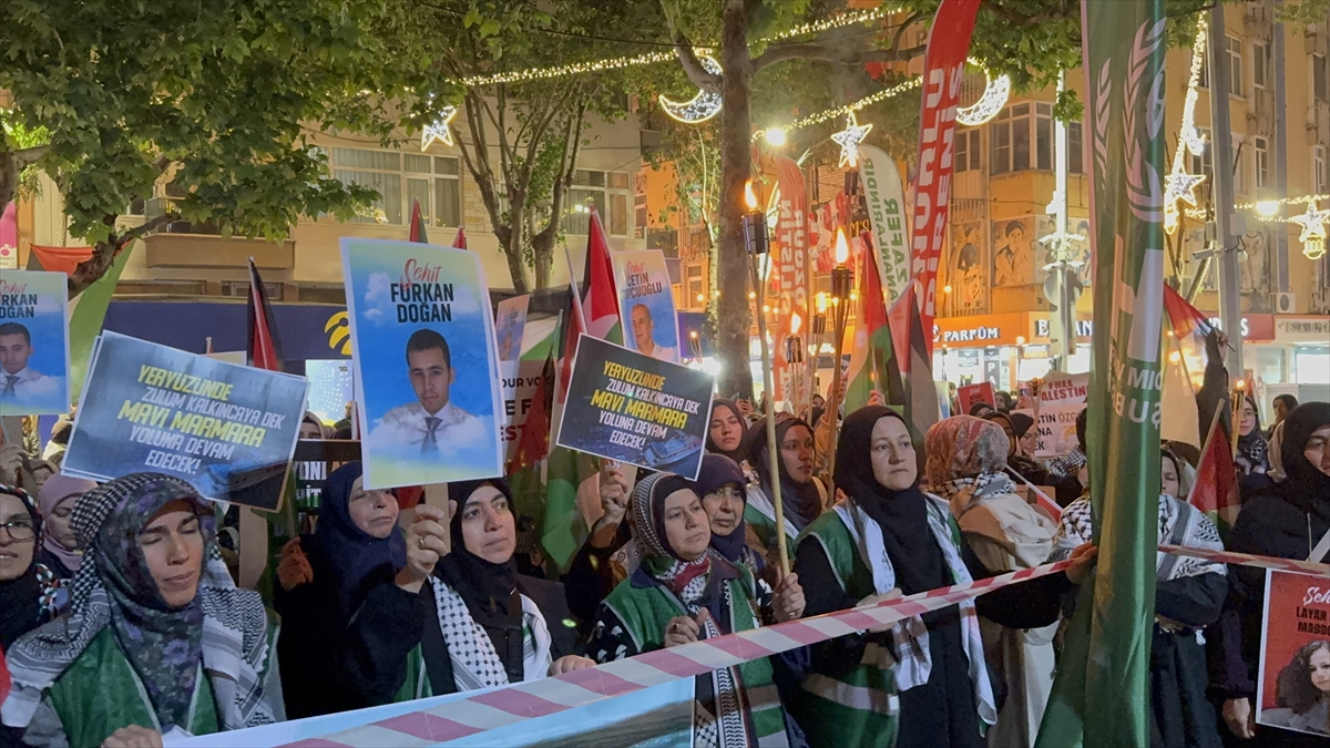 Konya'da binlerce kişi Filistin'e destek için meşalelerle yürüdü - Görsel 1