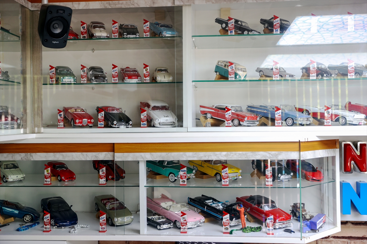 Seydişehir'de koleksiyoner 25 yılda topladığı 259 model otomobili özenle saklıyor - Görsel 3