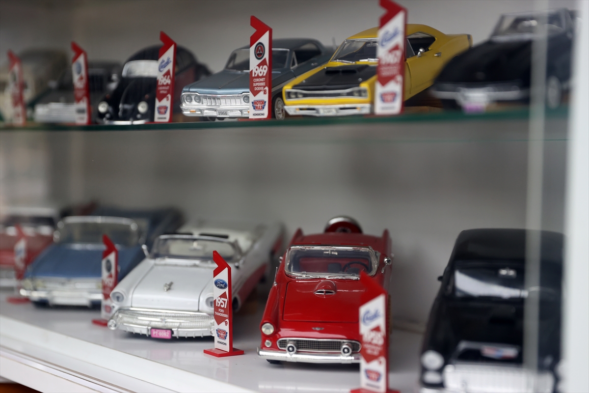 Seydişehir'de koleksiyoner 25 yılda topladığı 259 model otomobili özenle saklıyor - Görsel 9