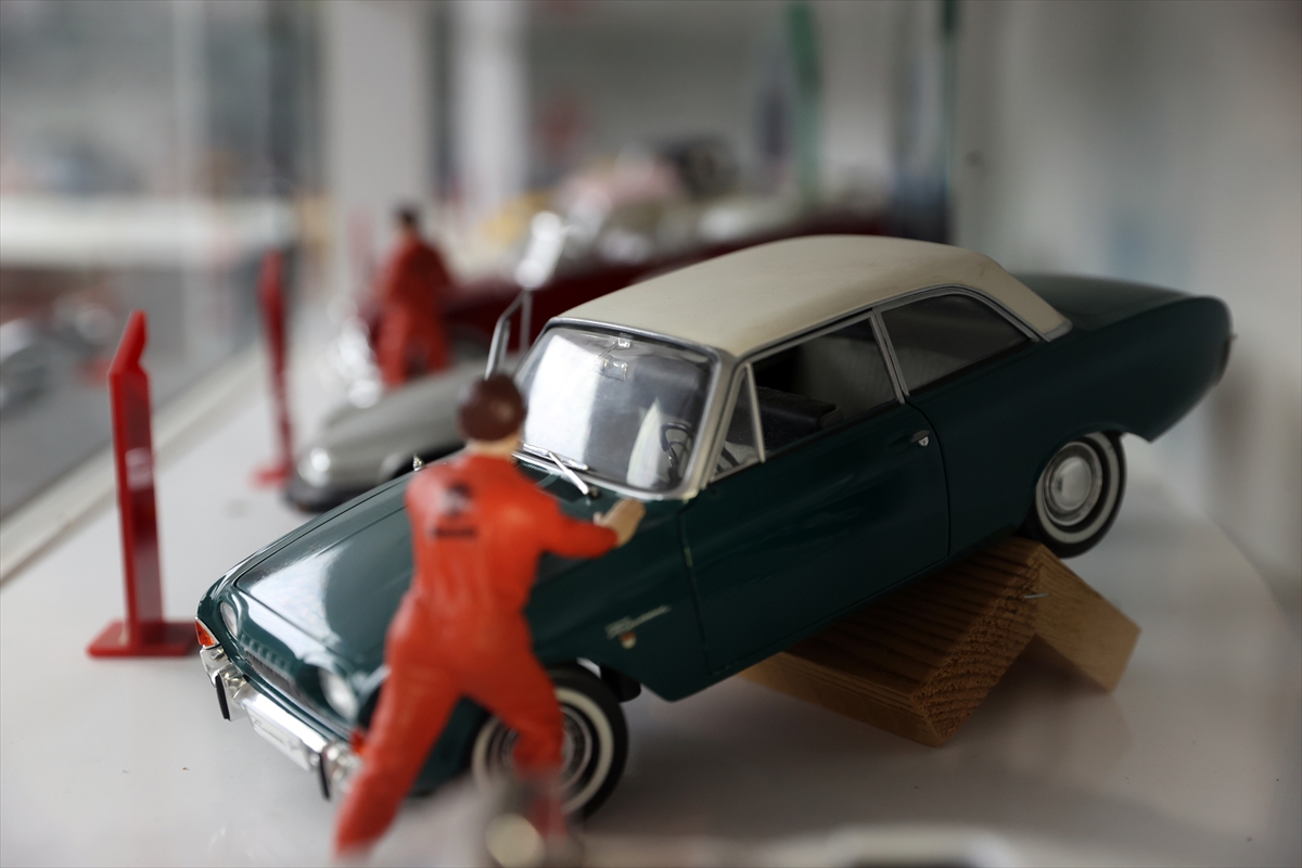 Seydişehir'de koleksiyoner 25 yılda topladığı 259 model otomobili özenle saklıyor - Görsel 11