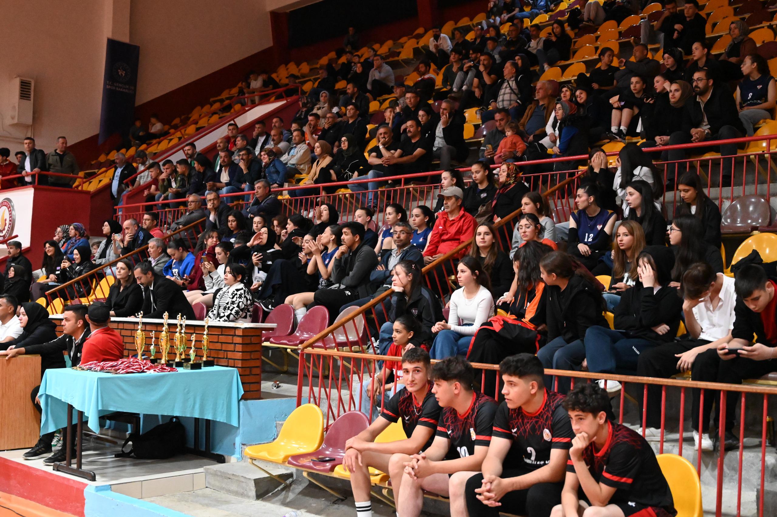 BAŞKANLIK KUPASI VOLEYBOL TURNUVASINDA ŞAMPİYONLAR BELLİ OLDU - Görsel 2