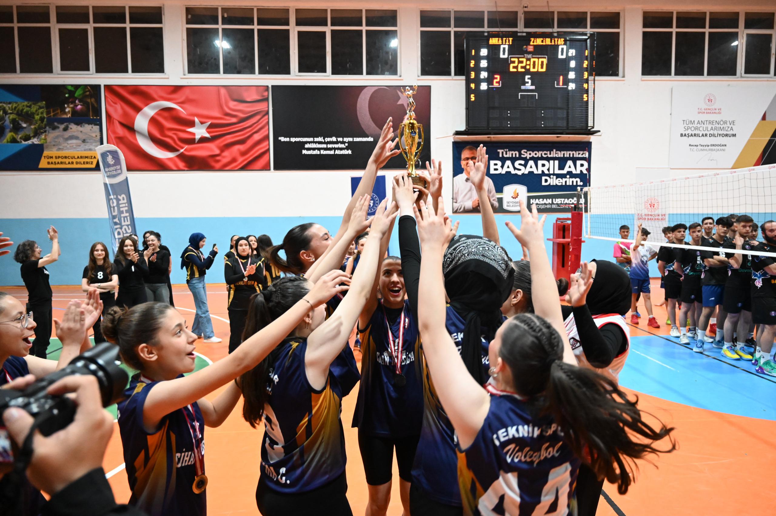 BAŞKANLIK KUPASI VOLEYBOL TURNUVASINDA ŞAMPİYONLAR BELLİ OLDU - Görsel 5