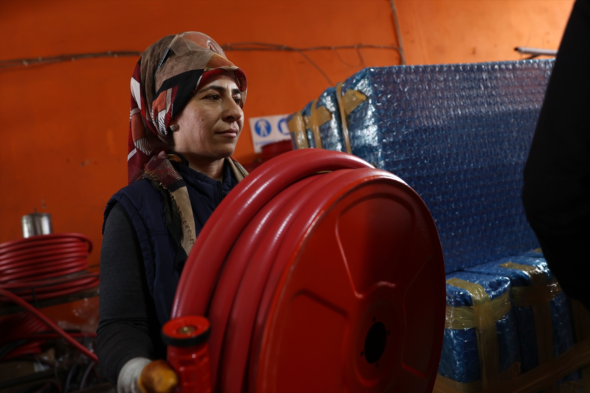 Seydişehir'de Yangın dolabı imalathanesinde kaynak ve zımpara işleri kadınlardan soruluyor - Görsel 5