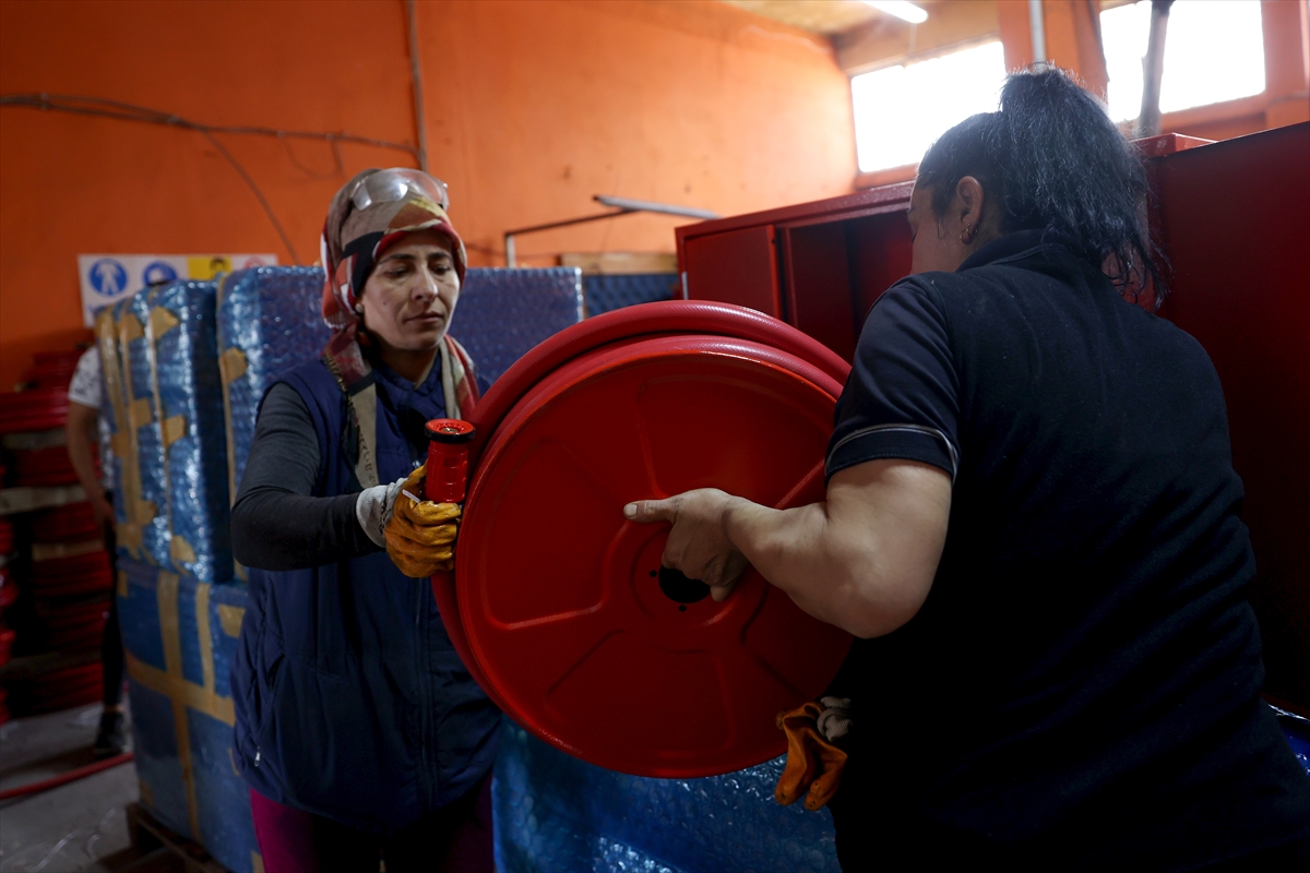 Seydişehir'de Yangın dolabı imalathanesinde kaynak ve zımpara işleri kadınlardan soruluyor - Görsel 7
