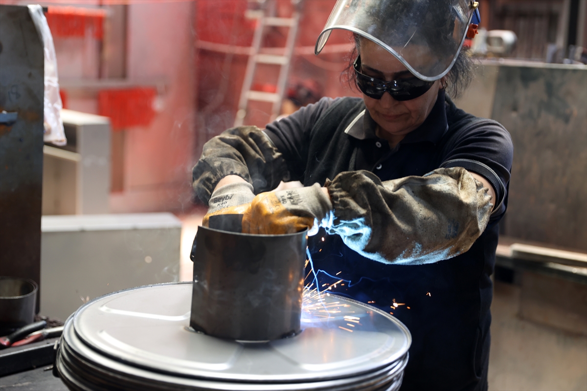 Seydişehir'de Yangın dolabı imalathanesinde kaynak ve zımpara işleri kadınlardan soruluyor - Görsel 8