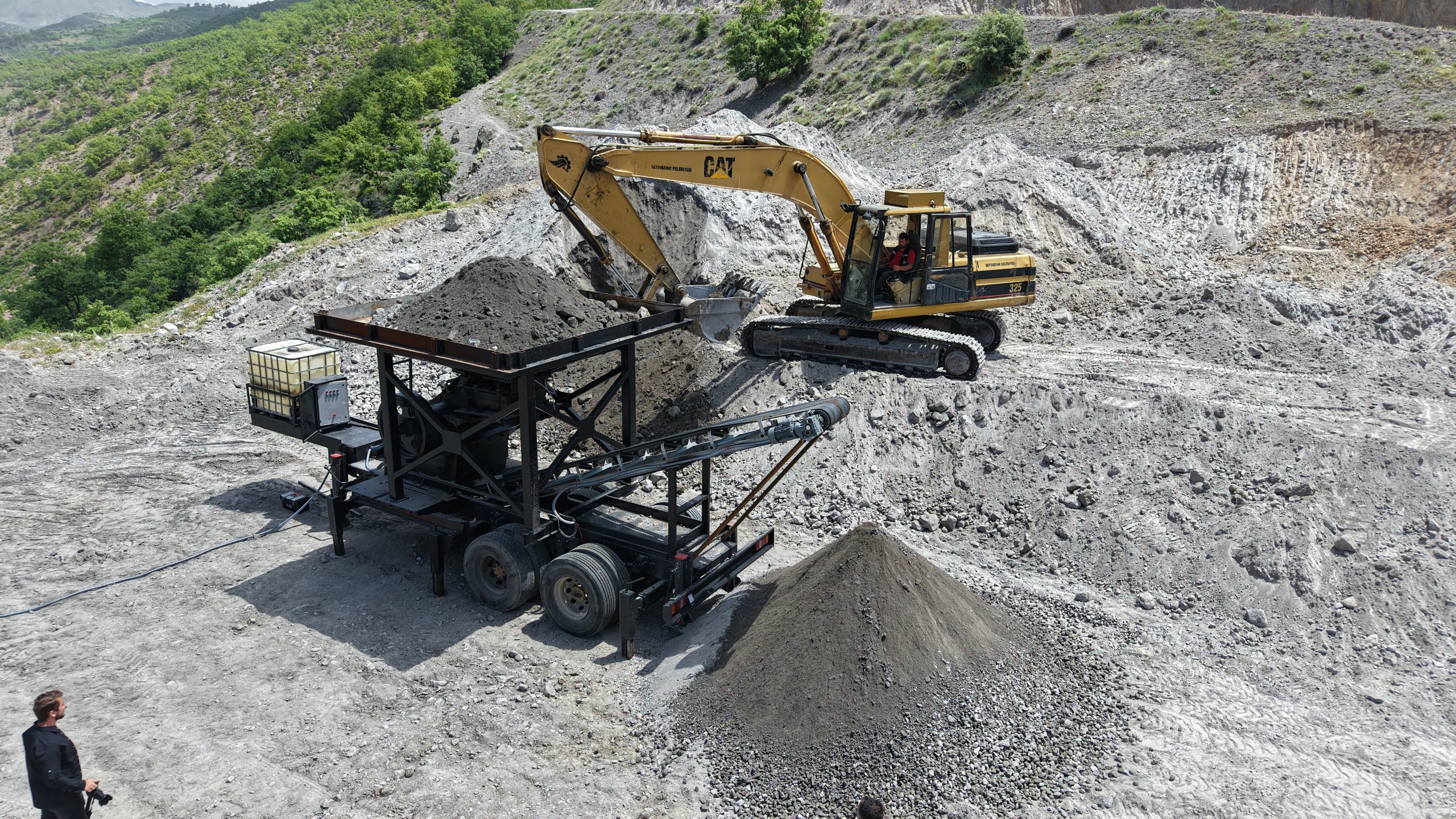 BELEDİYE HURDALARLA KENDİ KONKASÖRÜNÜ İMAL ETTİ  - Görsel 1