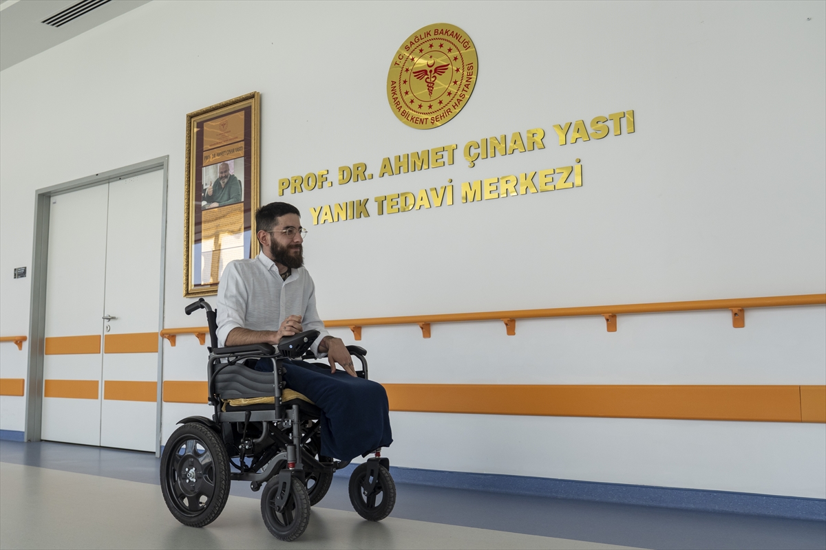 Bacakları ampute edilen hasta, protezleriyle ilk adımlarını atacağı günü bekliyor - Görsel 2