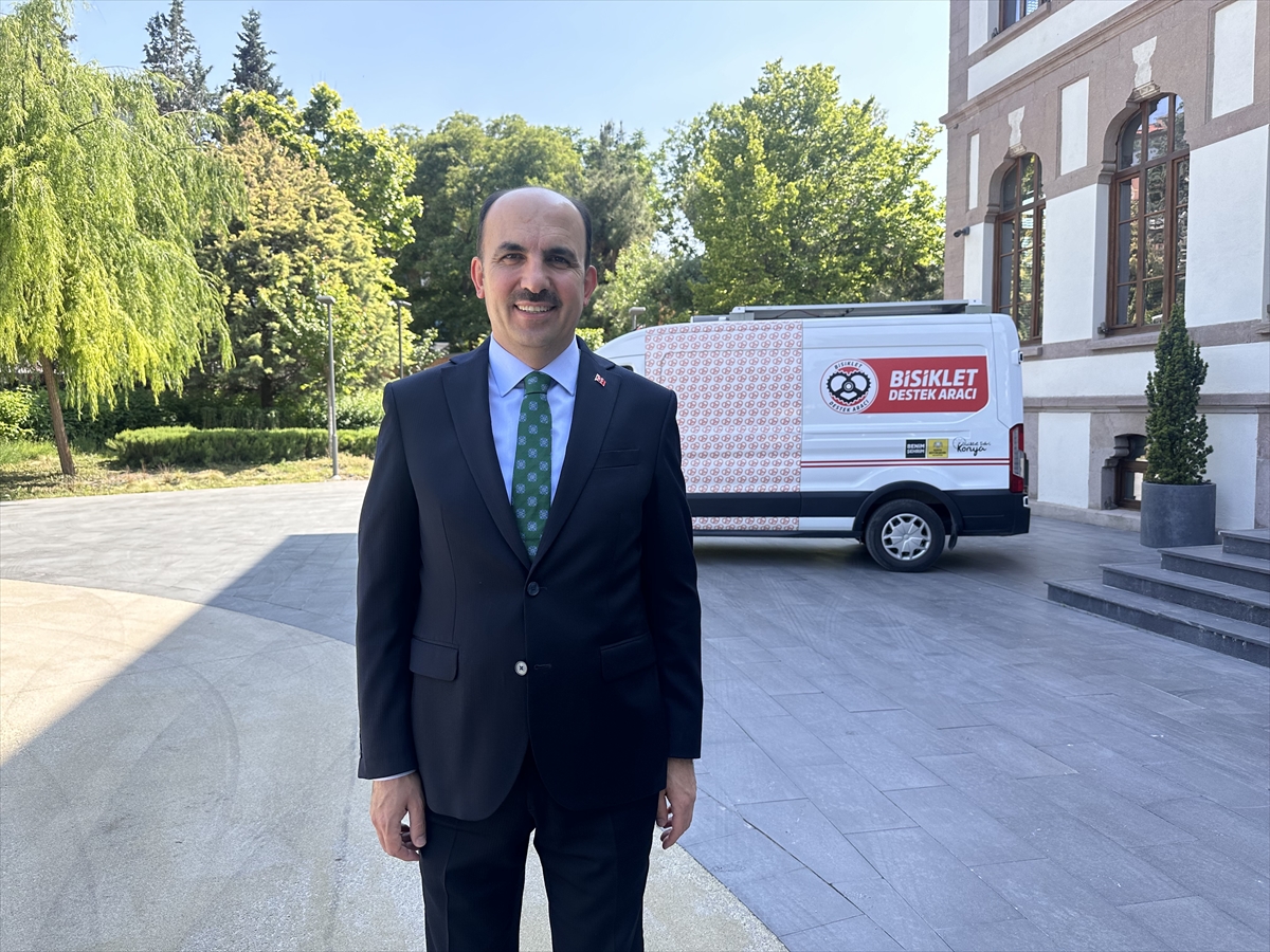 Konya'da, kırsal bölgelerde çocukların bisikletini belediye personeli tamir ediyor - Görsel 1