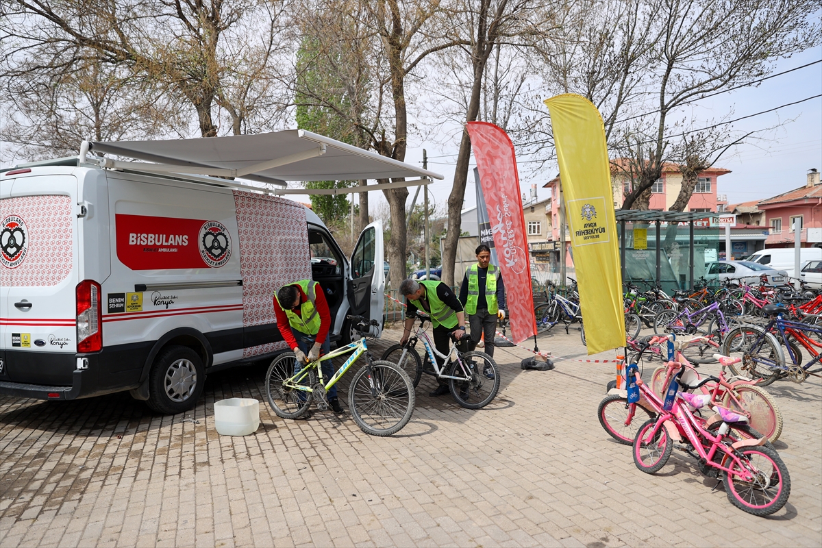 Konya'da, kırsal bölgelerde çocukların bisikletini belediye personeli tamir ediyor - Görsel 3