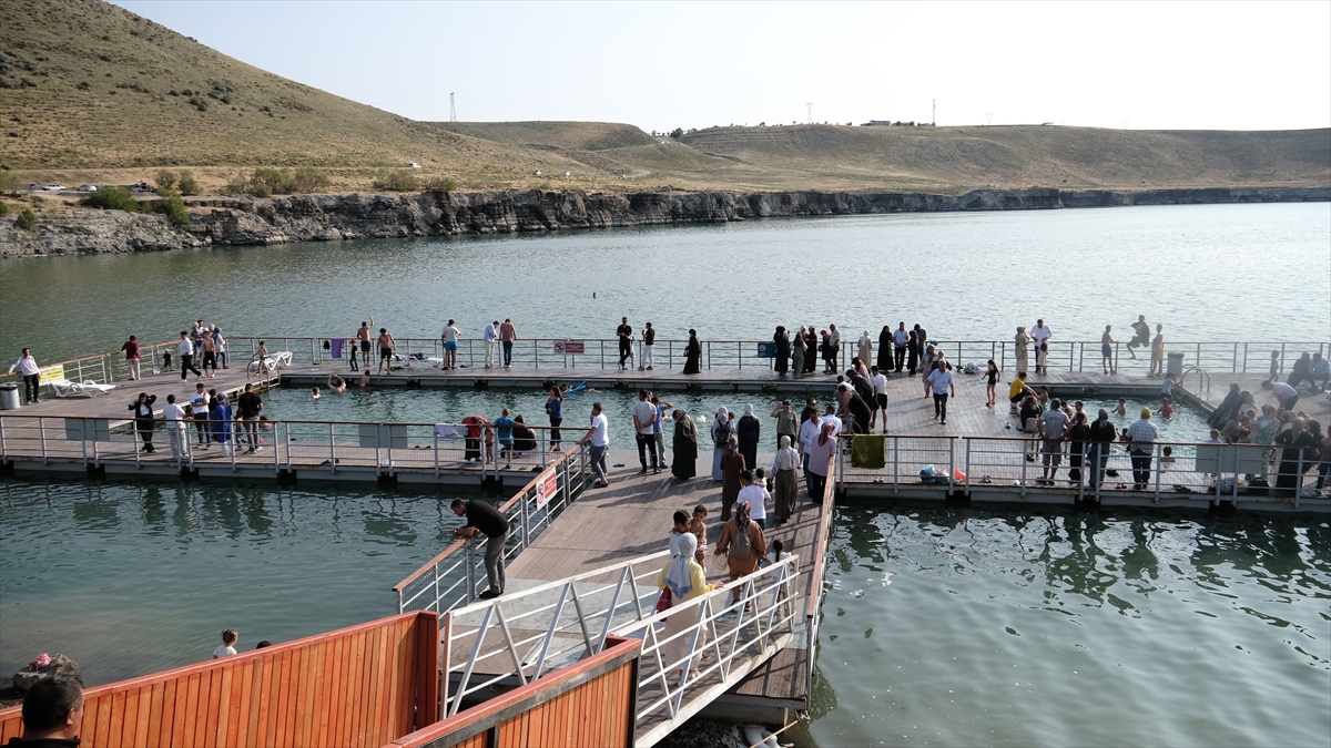 KONYA - Acıgöl, Kurban Bayramı tatilinde yerli turistlerin akınına uğradı - Görsel 4