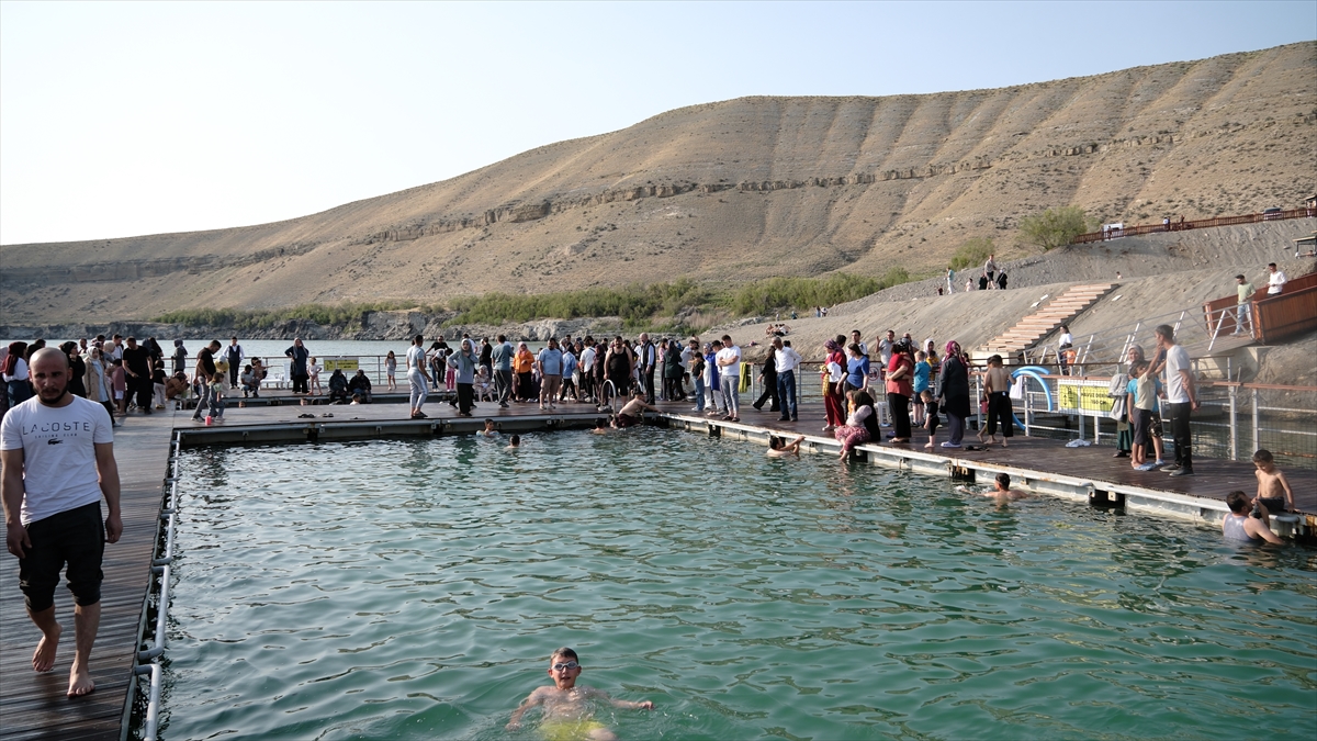 KONYA - Acıgöl, Kurban Bayramı tatilinde yerli turistlerin akınına uğradı - Görsel 5