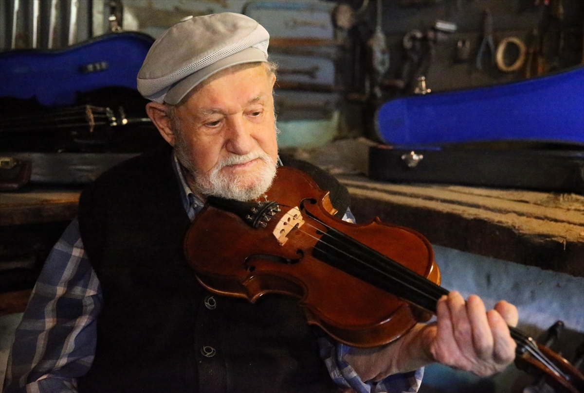 Yusuf dedenin kömürlükte ürettiği kemanların melodileri dünyada duyuluyor - Görsel 2