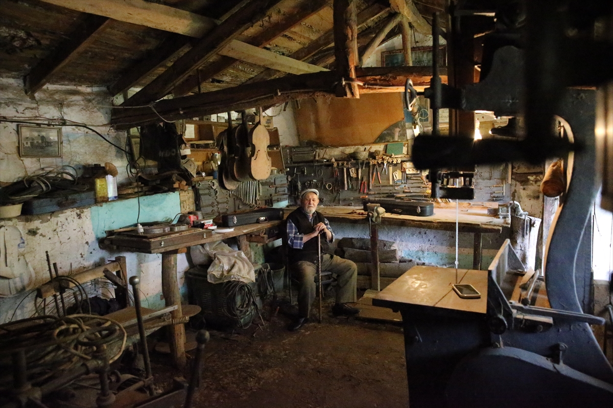 Yusuf dedenin kömürlükte ürettiği kemanların melodileri dünyada duyuluyor - Görsel 3