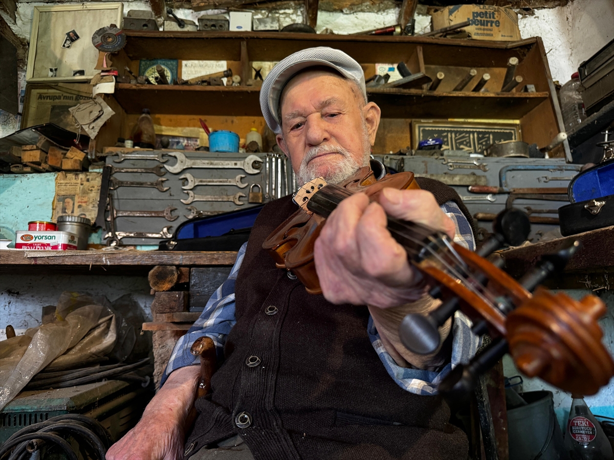 Yusuf dedenin kömürlükte ürettiği kemanların melodileri dünyada duyuluyor - Görsel 4