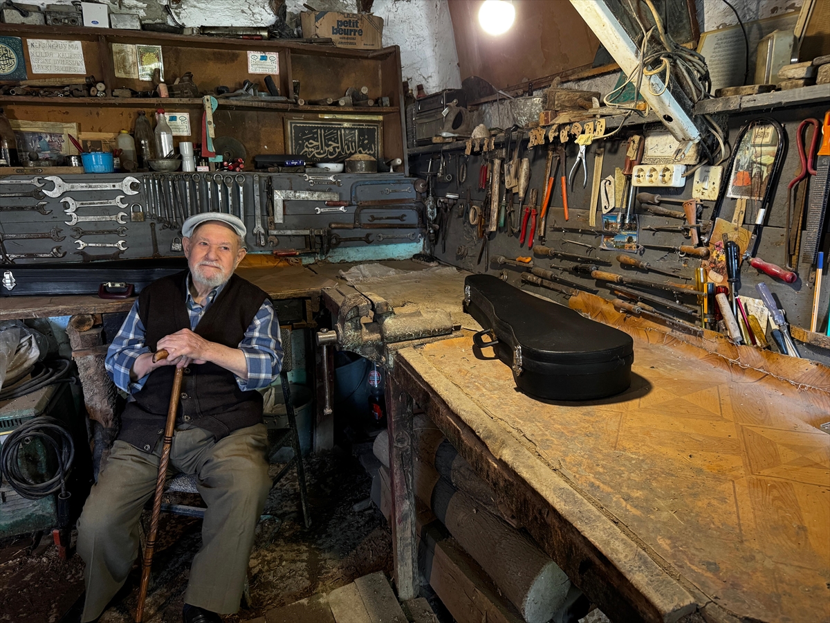 Yusuf dedenin kömürlükte ürettiği kemanların melodileri dünyada duyuluyor - Görsel 5