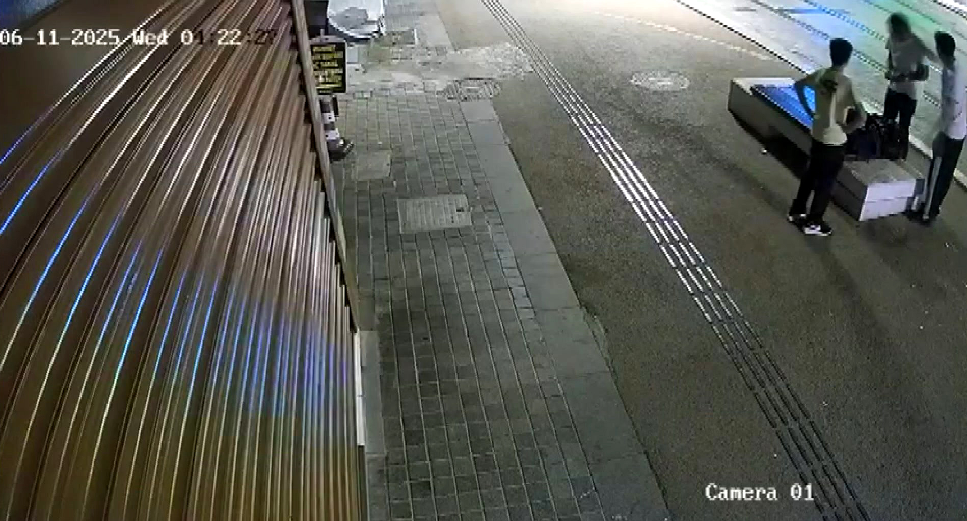 Antalya'da Bankta oturan kişiyi dövüp, parasını gasbetti - Görsel 2