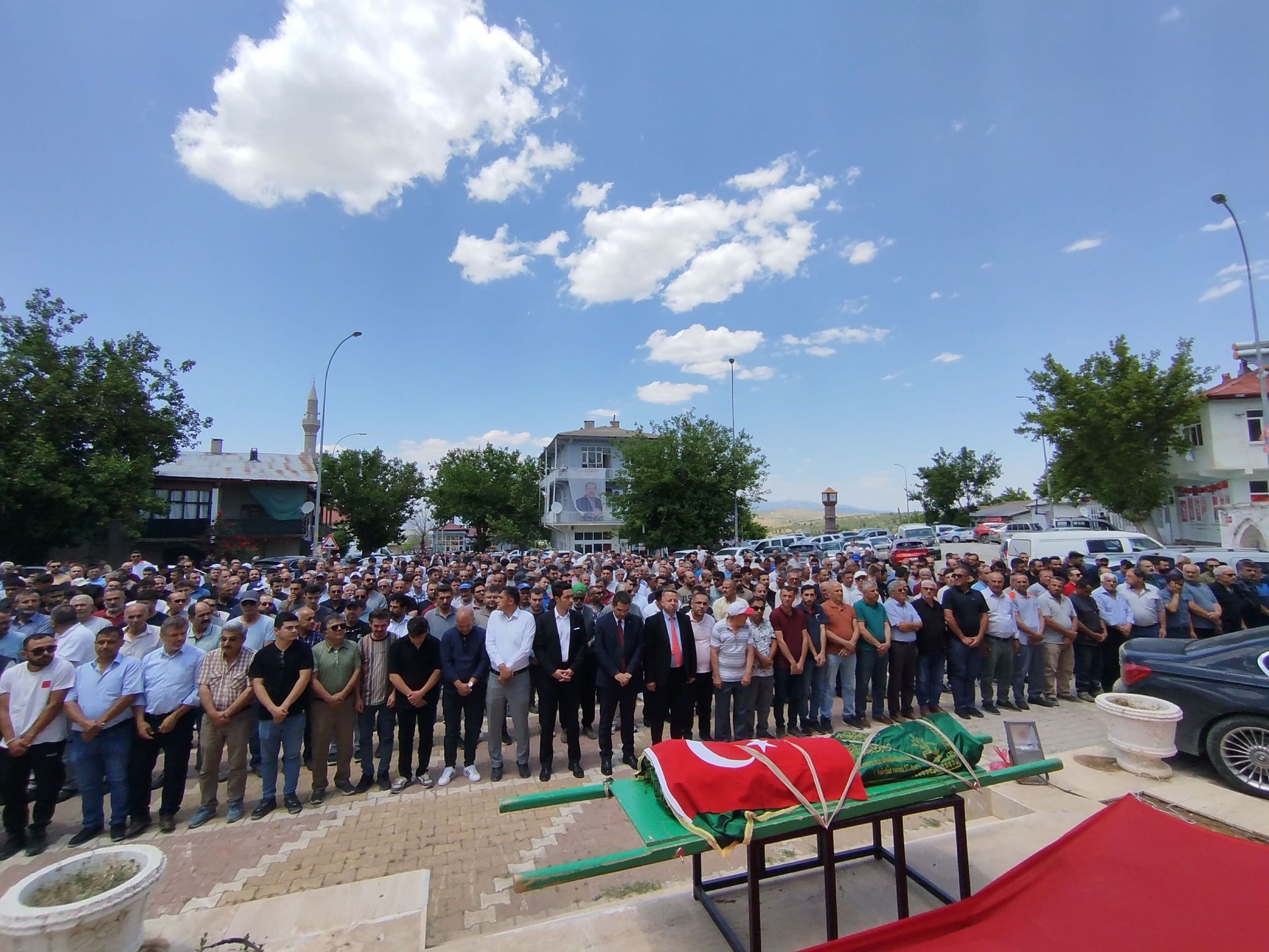 Genç Yaşta Hayatını Kaybeden Sağlık Çalışanı Mehmet İnce Son Yolculuğuna Uğurlandı - Görsel 2