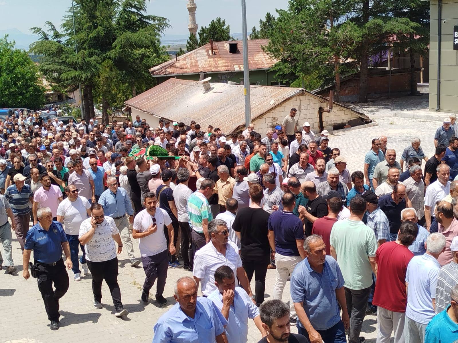 Genç Yaşta Hayatını Kaybeden Sağlık Çalışanı Mehmet İnce Son Yolculuğuna Uğurlandı - Görsel 3