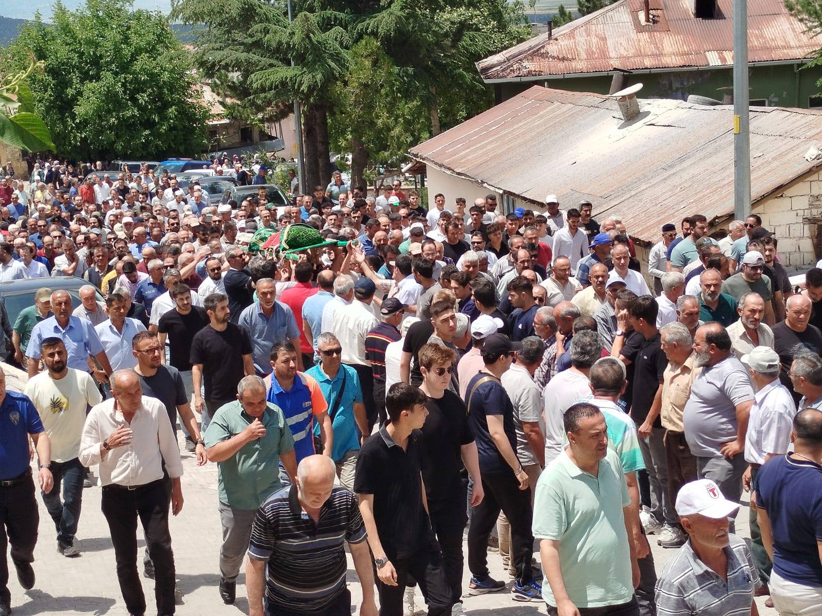 Genç Yaşta Hayatını Kaybeden Sağlık Çalışanı Mehmet İnce Son Yolculuğuna Uğurlandı - Görsel 4