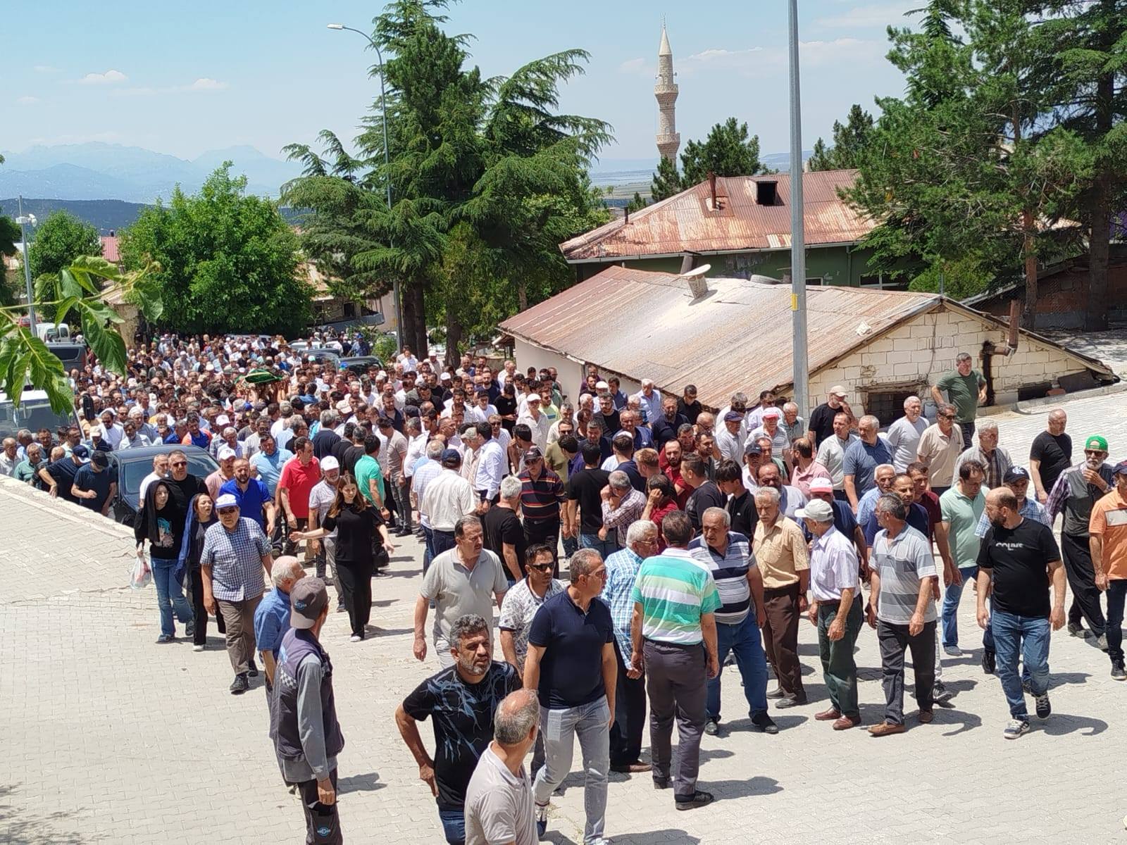 Genç Yaşta Hayatını Kaybeden Sağlık Çalışanı Mehmet İnce Son Yolculuğuna Uğurlandı - Görsel 5