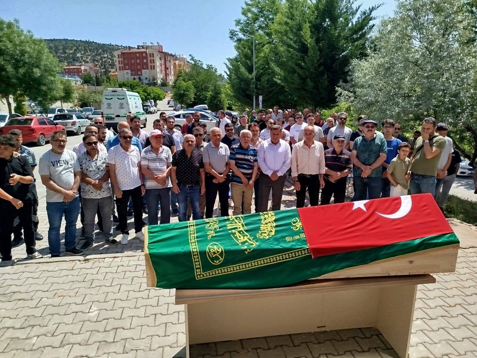 Genç Yaşta Hayatını Kaybeden Sağlık Çalışanı Mehmet İnce Son Yolculuğuna Uğurlandı - Görsel 6